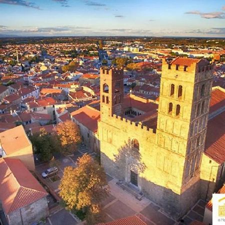 Maison Au Pied De La Cathedrale Елн Екстериор снимка